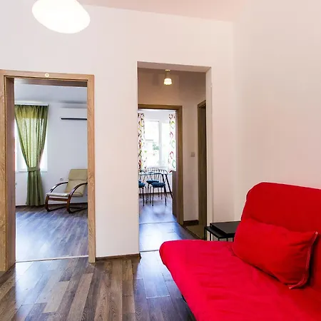 Center Big Family With Garden View Apartment